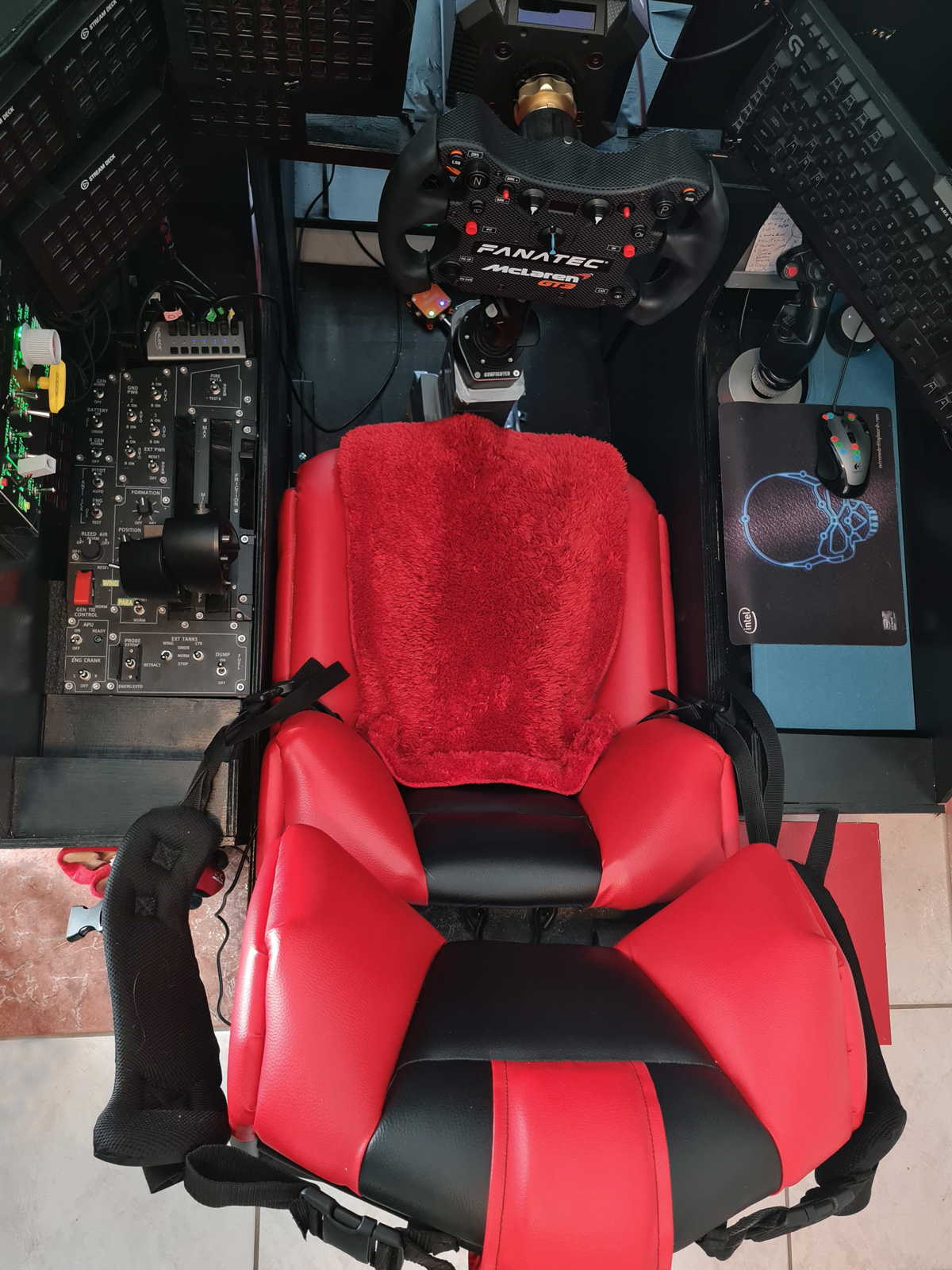 GS-Cobra motion simulator installed on aluminum profiles cockpit